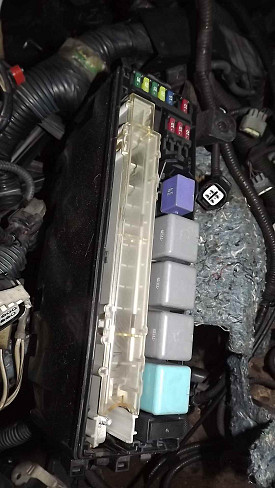 БЛОК ПРЕДОХРАНИТЕЛЕЙ ПОД КАПОТОМ LEXUS GS300-350-430 S190 2005-2011
