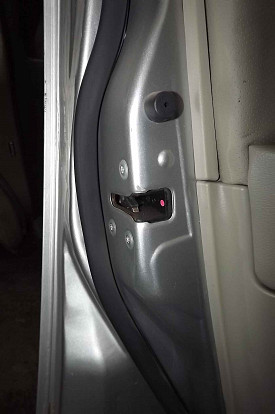 ЗАМОК ДВЕРИ ПЕРЕДНИЙ ЛЕВЫЙ NISSAN STAGEA II M35 2001-2007