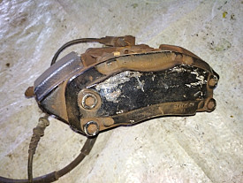СУППОРТ ТОРМОЗНОЙ ПЕРЕДНИЙ ПРАВЫЙ (BREMBO 4-Х ПОРШНЕВОЙ) MERCEDES-BENZ S320 W220 1998-2005