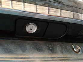 РУЧКА КРЫШКИ БАГАЖНИКА MERCEDES-BENZ S320 W220 2002-2005