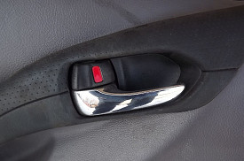 РУЧКА ДВЕРИ ВНУТРЕННЯЯ ЛЕВАЯ CELICA 2000-2006