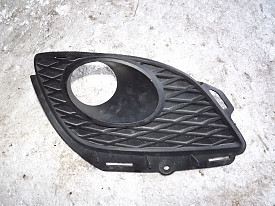 РАМКА ПРОТИВОТУМАНКИ ПРАВАЯ TOYOTA MATRIX E140 2008-2013