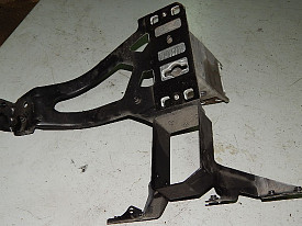 КРОНШТЕЙН ТЕЛЕВИЗОРА ПРАВЫЙ BMW 530 E60 2003-2010