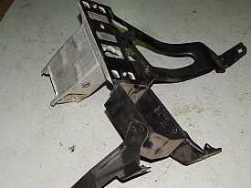 КРОНШТЕЙН ТЕЛЕВИЗОРА ЛЕВЫЙ BMW 530 E60 2003-2010