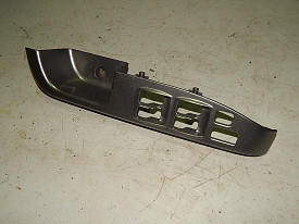 РАМКА ПУЛЬТА СТЕКЛОПОДЪЁМНИКА ПЕРЕДНЯЯ ЛЕВАЯ MITSUBISHI OUTLANDER 2003-2006