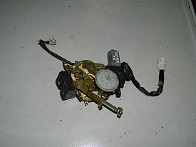 ЗАМОК ДВЕРИ БАГАЖНИКА TOYOTA SIENNA XL10 1997-2003