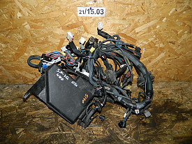 БЛОК ПРЕДОХРАНИТЕЛЕЙ ПОД КАПОТОМ С ПРОВОДКОЙ 1 3.5 (4WD) TOYOTA SIENNA XL20 2003-2009