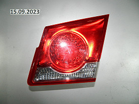ФОНАРЬ КРЫШКИ БАГАЖНИКА ПРАВЫЙ (ФАРА) (С ПОВРЕЖДЕНИЕМ КОРПУСА) CHEVROLET CRUZE J300 2008-2015