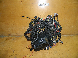 БЛОК ПРЕДОХРАНИТЕЛЕЙ ПОД КАПОТОМ С ПРОВОДКОЙ 1 3.3 (2WD) TOYOTA SIENNA XL20 2003-2009 