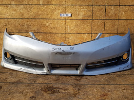 БАМПЕР ПЕРЕДНИЙ (SE) (С РЕШЕТКАМИ) (ПОСЛЕ РЕСТАВРАЦИИ) (СЕРЕБРО) TOYOTA CAMRY XV50-55 2011-2014