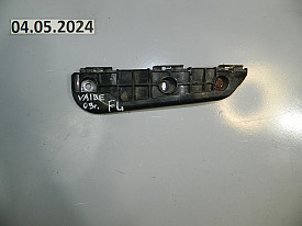 КРЕПЛЕНИЕ БАМПЕРА ПЕРЕДНЕЕ ЛЕВОЕ (52116-01050) PONTIAC VIBE 2 2008-2010