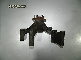 КРОНШТЕЙН ТЕРМОМУФТЫ 5.6 (21046-7S000) NISSAN TITAN A60 2003-2015