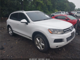 KZ-4 2012 VOLKSWAGEN TOUAREG VR6 LUX 3.6L V-6 DI, DOHC, VVT, 280HP All Wheel Drive