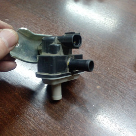 КЛАПАН ЭЛЕКТРОМАГНИТНЫЙ (ВАКУУМНЫЙ) (90910-AC004) TOYOTA CAMRY XV70-75 2017-2023