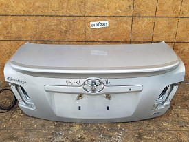 КРЫШКА БАГАЖНИКА (СО СПОЙЛЕРОМ) (СЕРЕБРО) TOYOTA CAMRY XV40-45 2006-2011