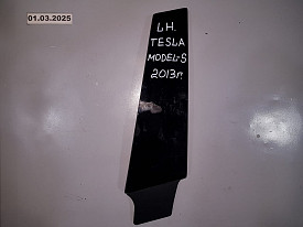НАКЛАДКА СРЕДНЕЙ СТОЙКИ НАРУЖНАЯ ПРАВАЯ TESLA MODEL S 2012-Н.В