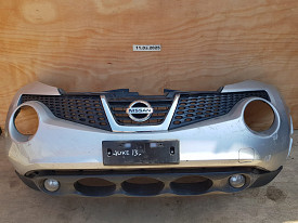 БАМПЕР ПЕРЕДНИЙ (В СБОРЕ С РЕШЕТКОЙ И ПРОТИВОТУМАНКОЙ) (СЕРЕБРО) NISSAN JUKE F15 2010-2018