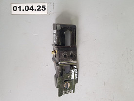КРЕПЛЕНИЕ БАМПЕРА ЛЕВОЕ (R8889647327) ZEEKR 001 2021-Н.В