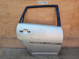 ДВЕРЬ ЗАДНЯЯ ПРАВАЯ (С НЕЗНАЧИТЕЛЬНЫМ ПОВРЕЖДЕНИЕМ) (СЕРЕБРО) PONTIAC VIBE 1 2002-2008