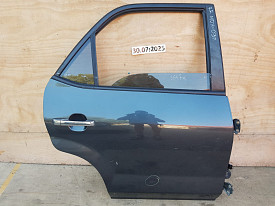 ДВЕРЬ ЗАДНЯЯ ПРАВАЯ 1 (СЕРАЯ) ACURA MDX YD1 2000-2006