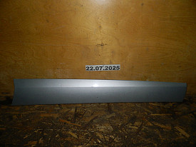 НАКЛАДКА ДВЕРИ ПЕРЕДНЯЯ ПРАВАЯ НИЖНЯЯ (75735-01020) PONTIAC VIBE 2003-2007