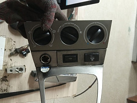 БЛОК УПРАВЛЕНИЯ КОНДИЦИОНЕРОМ С РАМКОЙ СЕЛЕКТОРА АКПП (ПАНЕЛЬ) PONTIAC VIBE 1 2002-2008