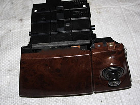 ПЕПЕЛЬНИЦА ЦЕНТРАЛЬНОЙ КОНСОЛИ С ПРИКУРИВАТЕЛЕМ INFINITI I30-I35 A33 2000-2004