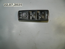 ПУЛЬТ СТЕКЛОПОДЪЕМНИКА ПЕРЕДНЕЙ ЛЕВОЙ ДВЕРИ (A2049055302) (НЕМНОГО ОБЛЕЗЛА КРАСКА)  TESLA MODEL S 2012-Н.В