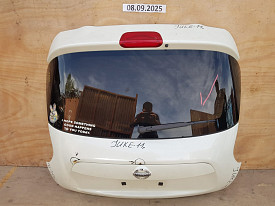 ДВЕРЬ БАГАЖНИКА (КРЫШКА БАГАЖНИКА) (С СТЕКЛОМ) (НЕБОЛЬШИЕ ВМЯТИНКИ) (БЕЛЫЙ) NISSAN JUKE F15 2010-2018