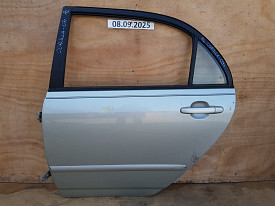 ДВЕРЬ ЗАДНЯЯ ЛЕВАЯ (СЕРЕБРО) TOYOTA COROLLA E120-E130 2000-2007