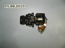 МЕХАНИЗМ ОТКРЫВАНИЯ БОКОВОГО СТЕКЛА БАГАЖНИКА (СОБАЧНИКА) (85770-60020) (R-L) TOYOTA LAND CRUISER UZJ100 1998-2007