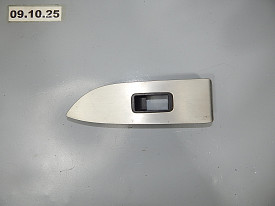 НАКЛАДКА ПУЛЬТА СТЕКЛОПОДЪЕМНИКА ЗАДНЯЯ ПРАВАЯ (СЕРЕБРО) (ЦАРАПИНЫ) NISSAN MURANO Z51 2008-2016