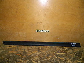 МОЛДИНГ ДВЕРИ ПЕРЕДНИЙ НИЖНИЙ ЛЕВЫЙ (80877-5HA0A) (1-КРЕПЛЕНИЕ СЛОМАНО) NISSAN X-TRAIL T32 - ROGUE T32 2014-2021