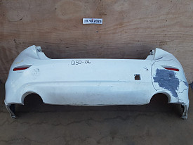 БАМПЕР ЗАДНИЙ (В СБОРЕ) (С КАТАФОТАМИ) (ПОСЛЕ РЕСТАВРАЦИИ) (БЕЛЫЙ) INFINITI Q50 V37 2013-Н.В