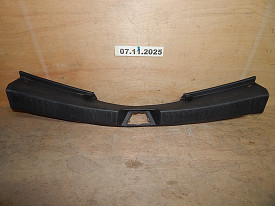 НАКЛАДКА ПРОЕМА БАГАЖНИКА (KD45-6889X) (КРЕПЛЕНИЕ СЛОМАНО) (ЦАРАПИНЫ) MAZDA CX-5 KE 2011-2017