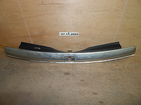 НАКЛАДКА ПРОЕМА БАГАЖНИКА (4L0864483D) (С ДАТЧИКОМ) (ПОТЕРТОСТИ) AUDI Q7 4L 2005-2015