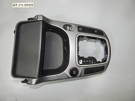 НАКЛАДКА ЦЕНТРАЛЬНОЙ КОНСОЛИ С РАМКОЙ АКПП (С КНОПКМИ) (СЕРЫЙ) (84632-Q5000) (ЦАРАПИНЫ) KIA SELTOS SP2 2019-2026