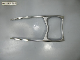 НАКЛАДКА ЦЕНТРАЛЬНОЙ КОНСОЛИ (СЕРЕБРО) (25871316) CADILLAC SRX 2013