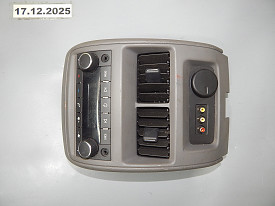 НАКЛАДКА СРЕДНЕЙ КОНСОЛИ ЗАДНЯЯ С БЛОКОМ КЛИМЫ И РОЗЕТКОЙ (СЕРЫЙ) (20865336JB3) CADILLAC SRX 2009-2012