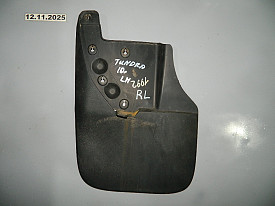 БРЫЗГОВИК ЗАДНИЙ ЛЕВЫЙ (ЦАРАПИНЫ) (76626-0C060) TOYOTA TUNDRA ХK50 2007-Н.В.