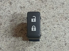 КНОПКА УПРАВЛЕНИЯ ЦЕНТРАЛЬНЫМ ЗАМКОМ SUZUKI XL-7 2 2006-2009