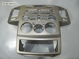 ПЛАСТИК ПЕРЕДНЕЙ ПАНЕЛИ ЦЕНРАЛЬНЫЙ (СЕРЫЙ) MITSUBISHI ENDEAVOR D7-W 2003-2011