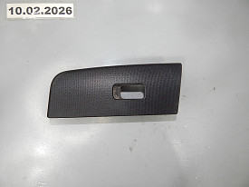 НАКЛАДКА ПУЛЬТА СТЕКЛОПОДЪЕМНИКА ЗАДНЕЙ ЛЕВОЙ ДВЕРИ (ЧЕРНЫЙ) MITSUBISHI ENDEAVOR D7-W 2003-2011