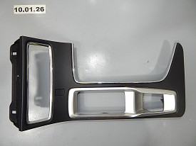 НАКЛАДКА СРЕДНЕЙ КОНСОЛИ С РАМКОЙ СЕЛЕКТОРА (ЦАРАПИНЫ) (ЧЕРНЫЙ-СЕРЕБРО) SUBARU ASCENT WM 2017-Н.В