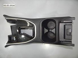 НАКЛАДКА СРЕДНЕЙ КОНСОЛИ (С РАМКОЙ СЕЛЕКТОРА И ПОДСТАКАННИКАМИ) (ЧЕРНЫЙ) (КОЖА) SUBARU LEGACY 7 BW 2019-Н.В