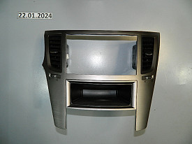 ДЕФЛЕКТОР ЦЕНТРАЛЬНЫЙ (С РАМКОЙ И КАРМАШКОМ) (СЕРЕБРО) (№2) SUBARU LEGACY 5 BM BR 2009-2014