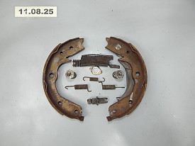 КОЛОДКИ ТОРМОЗНЫЕ ЗАДНИЕ ЛЕВЫЕ (БАРАБАН) ACURA MDX YD1 2000-2006