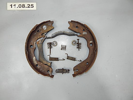 КОЛОДКИ ТОРМОЗНЫЕ ЗАДНИЕ ПРАВЫЕ (БАРАБАН) ACURA MDX YD1 2000-2006