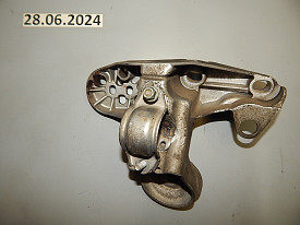 КРОНШТЕЙН ПОДУШКИ ДВИГАТЕЛЯ ЛЕВЫЙ 2.0 (8E0199351M) AUDI A4 B7 2004-2008