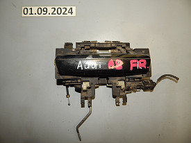 РУЧКА ДВЕРИ НАРУЖНАЯ ПЕРЕДНЯЯ ПРАВАЯ (С КНОПКОЙ) AUDI A8 D3 2002-2009